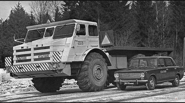 Не вошедший в серию грузовик из СССР МОАЗ 7411 или потомок Ермака 076